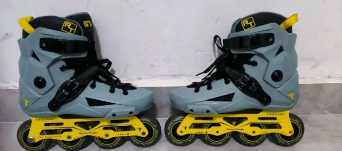 Patins traxart Revolt Turbo número 41, calça 39 e 30 tranquilo.