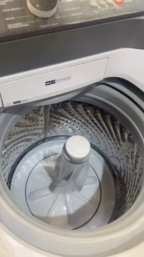 Vendo máquina de lavar 13kg pouco uso até c os plásticos nas laterais 