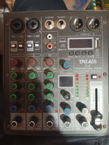 Mesa de Som Z- 4 NOVA $700