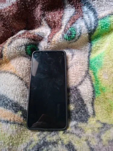 Celular redmi 13, semi novo (com tela quebrada)