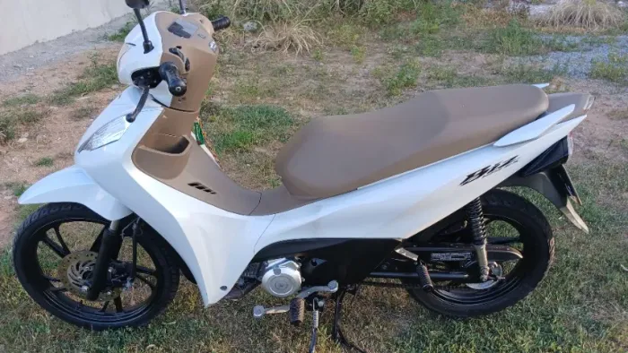 Moto nova uma única dona.