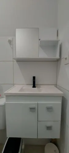 Gabinete de Banheiro com Cuba e Espelho