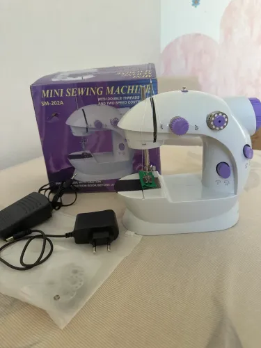 Mini Máquina de Costura