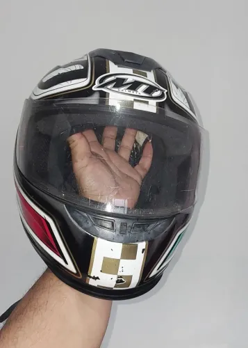 Capacete esportivo