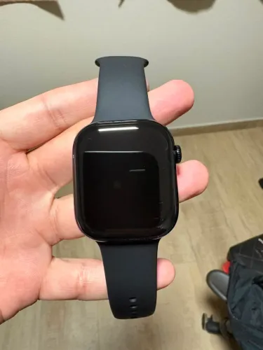 Apple Watch Series 11 [GPS 42mm] Smartwatch with Black Sport Band - S/M
