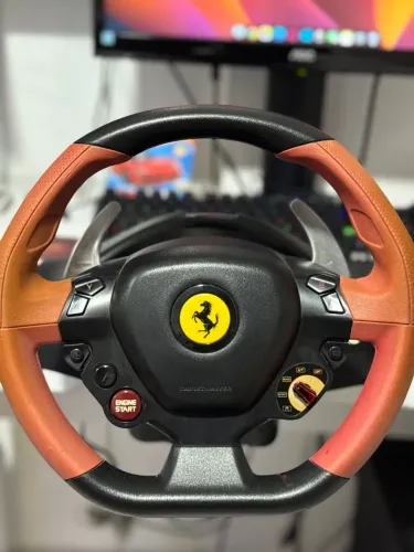 Volante Ferrari 458 Thrustmaster para Xbox One