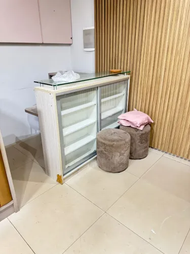 Balcão com vidro - R$ 500,00
