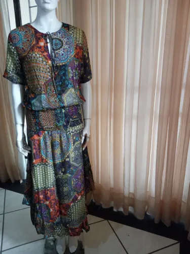 Vendo esse vestido indiano legitimo .Veste G .