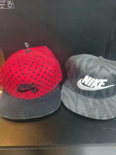 Dois Bonés Nike SB