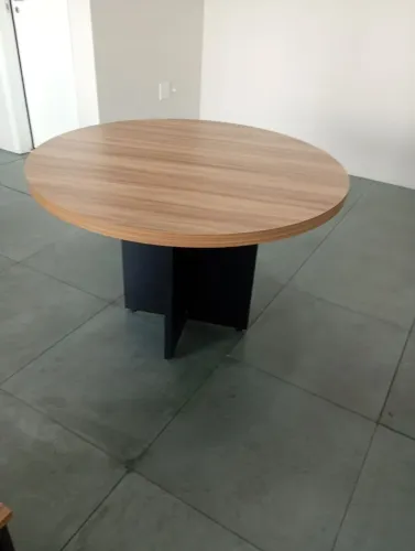 Mesa de reunião redonda