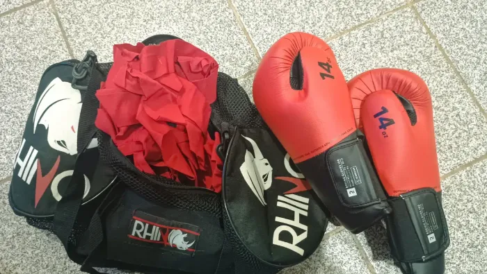 (ACEITO OFERTA) KIT BOXE - LUVAS 14OZ, DUAS BANDAGENS E BOLSA