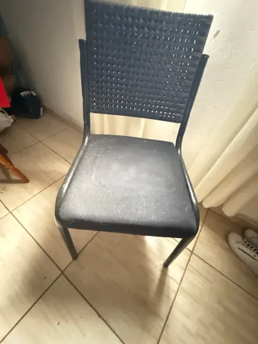 Duas cadeiras almofadadas novinhas