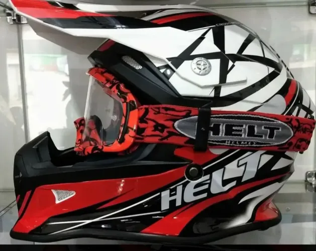 Capacete Helt Cross Racing tamanho 62 com óculos 