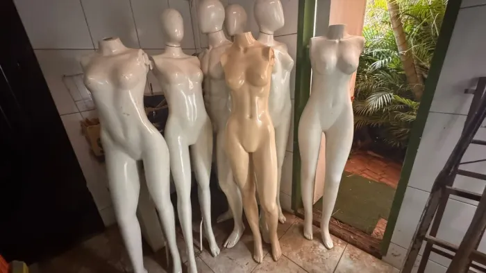 Vende-se manequins de loja usados mais em perfeitas condições