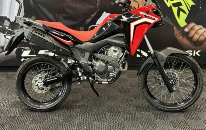HONDA XRE 300 SAHARA RALLY FLEX ABS 2024 R$29.900,00.