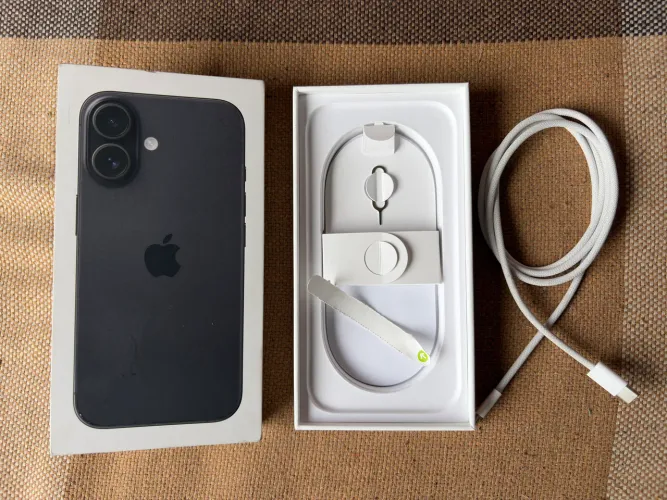 Caixa e cabo iPhone 16 preto 128gb