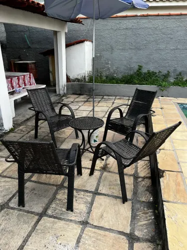Mesa área externa com cadeira 