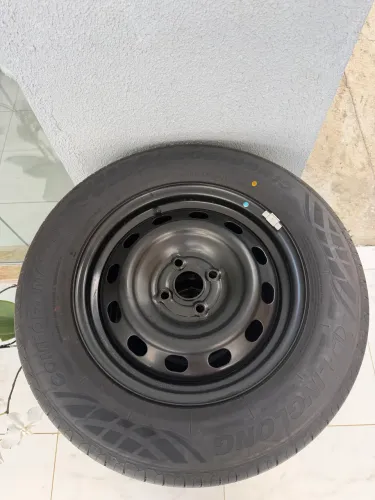 Jogo com 4 Pneus e 4 rodas de ferro zero km Linglong Comfort Master 205/65 R15