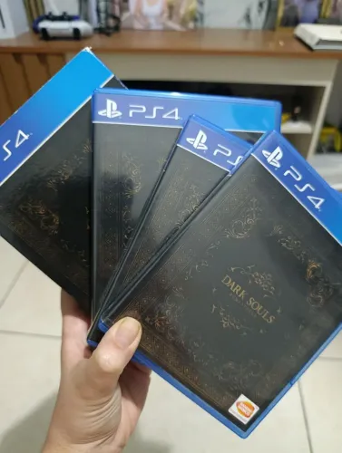 Box DARK SOULS TRIOLOGY PS4
