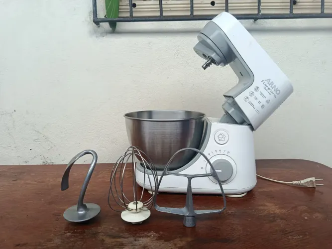 Batedeira de bolo Arno Planetária deluxe 