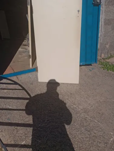 Porta de madeira , maciça 70 reis cada