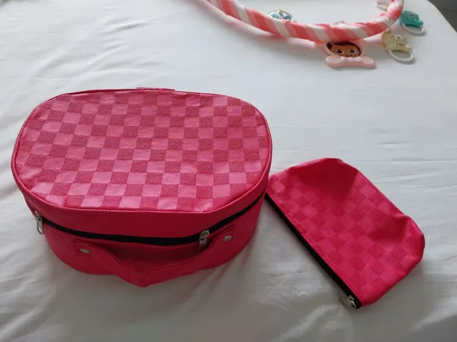 Vendo maleta + necesserie em courino, novas no precinha