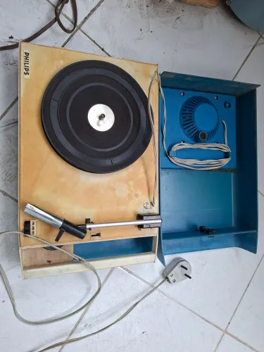 Toca-discos Philips mono anos 60, vitrolinha , rara, leia texto