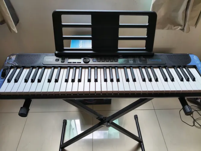 Teclado Casio CT-S300 (Semi-novo) + Suporte Incluso - Perfeito Estado!