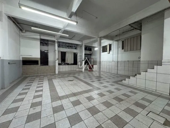 PAVILHÃO NA RUA LAVA PÊS NO CENTRO