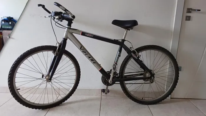 Bicicleta em alumínio 18 marchas