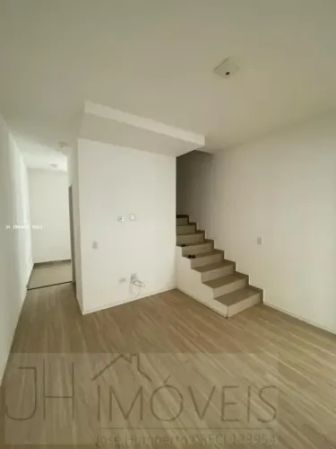 Sobrado para aluguel tem 60 metros quadrados com 2 quartos em Vila São Paulo - Mogi das Cr