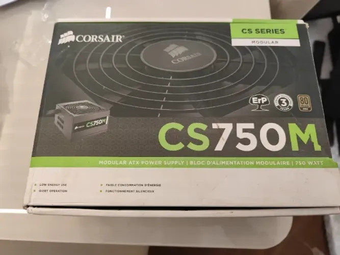 Fonte semi modular Corsair CS750M com defeito