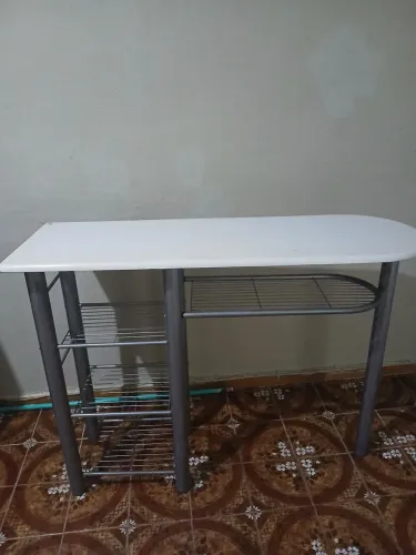 Mesa de passar roupas seme nova 