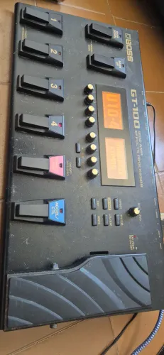 Pedaleira Boss GT-100