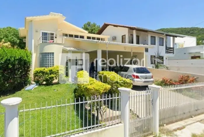 Casa com 3 dormitórios para locação