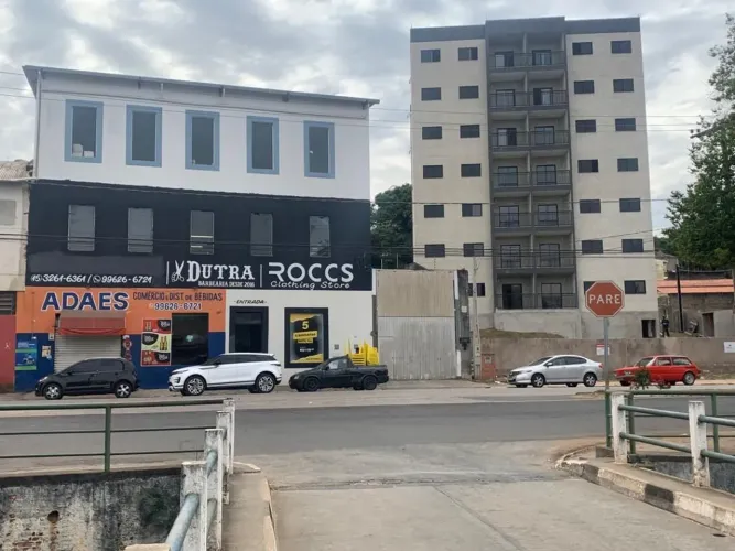 Prédio com 3 pisos, 745m2 constr, comercial, loja , depósito, escritórios