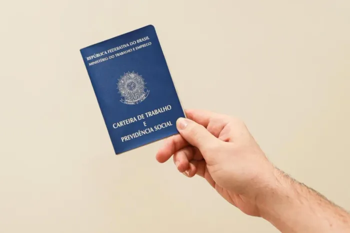 SUA PORTA DE EMPREGO ESTÁ AQUI FAÇA SEU CURRÍCULO PROFISSIONAL COMIGO SÓ CHAMAR .