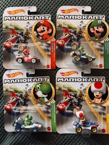 Hot Wheels Mario Kart Original - kit com 4 personagens