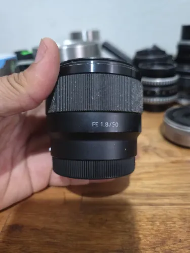 Lente sony 50mm 1.8 fullframe serve também para apsc