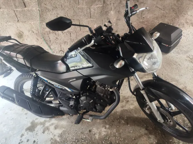 Moto zerado com os pneus novos 