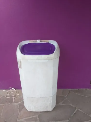 Vendo esse tanquinho inteirinho funciona muito bem 110v só buscar em Canoas não entrego