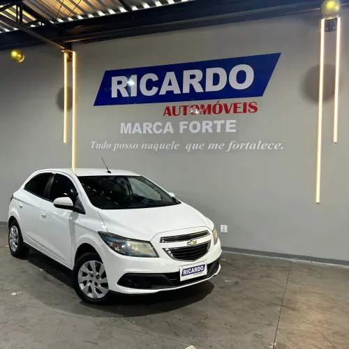 Chevrolet Onix Hatch LT 1.4 8V Flex Power Mec. 4P 2014
