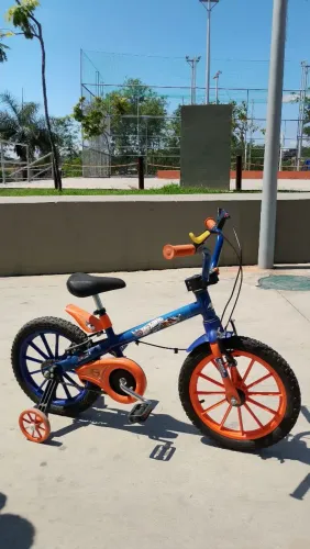 Vendo bicicleta Hot Wheels infantil ARO 16