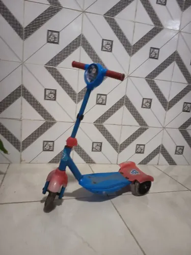 Patinete Infantil 3 Rodas de Menino (Heroizinhos Unik) Azul e Vermelho - Bem Conservado