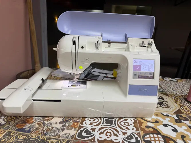 Máquina De Borda PE-770, Nuca Utilizada em estado de Nova De Fábrica 