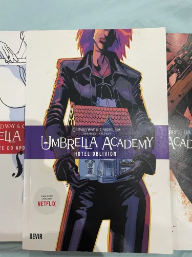 Livro - Umbrella Academy Hotel Oblivion 