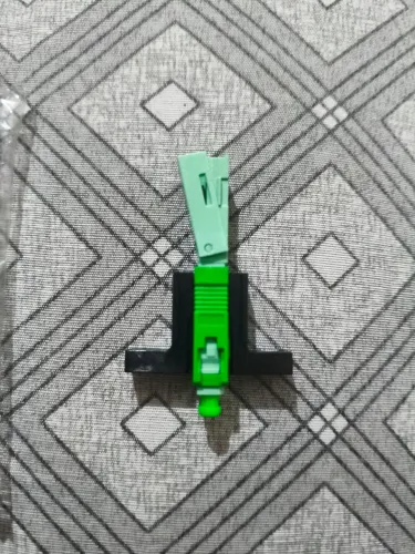 Diversos conectores de fibra óptica