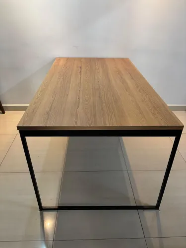 Mesa de Jantar Retangular Industrial Carvalho e Preta 160 cm