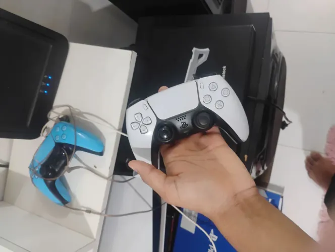 Dualsense ps5 com R2 sempre ativo troco por mause e teclado