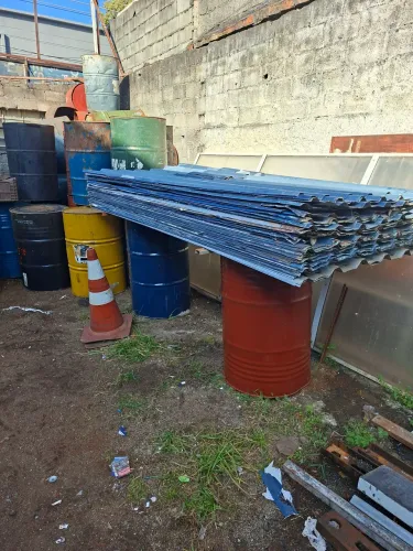Telhas pra tapume..lote 65 telhas medidas 2.50×1.10